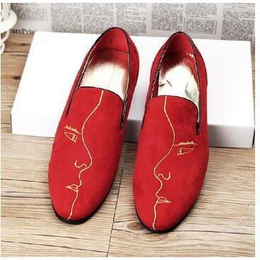 Men Simple Loafers With Side Face Embrodiery Details