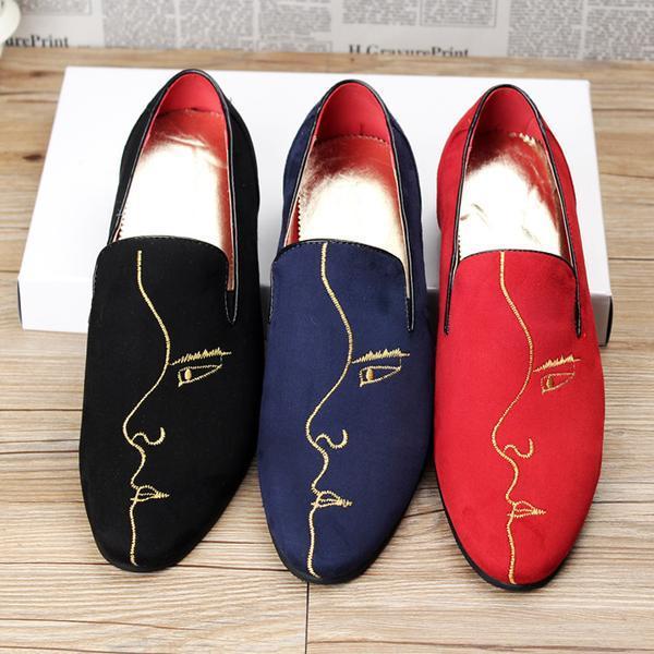 Men Simple Loafers With Side Face Embrodiery Details